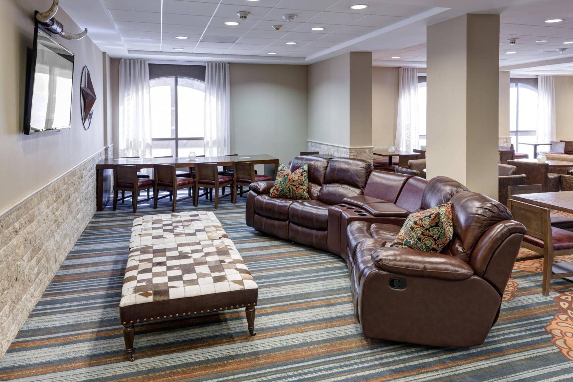 Springhill Suites By Marriott Dallas Downtown / West End Exterior photo