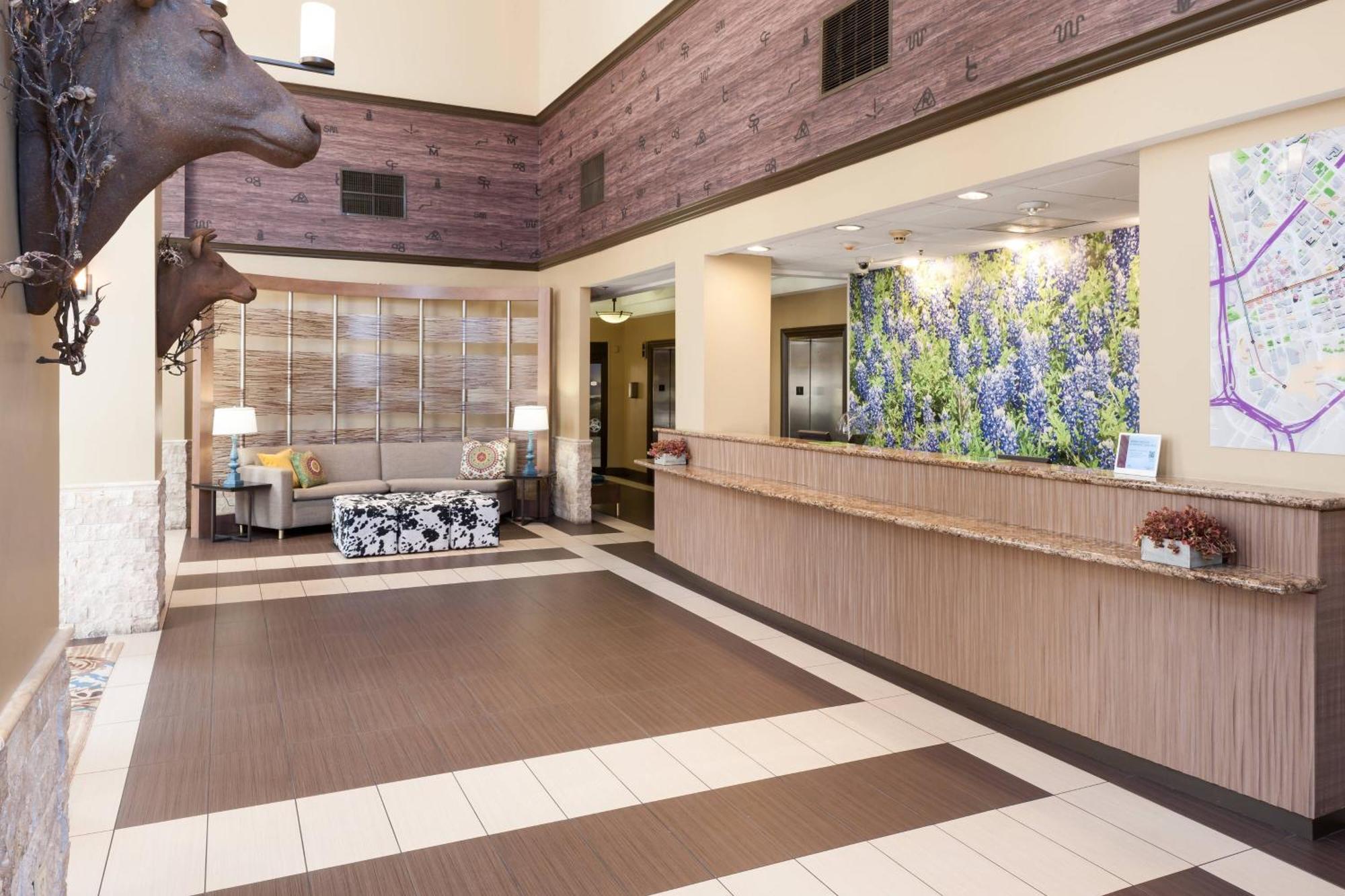Springhill Suites By Marriott Dallas Downtown / West End Exterior photo