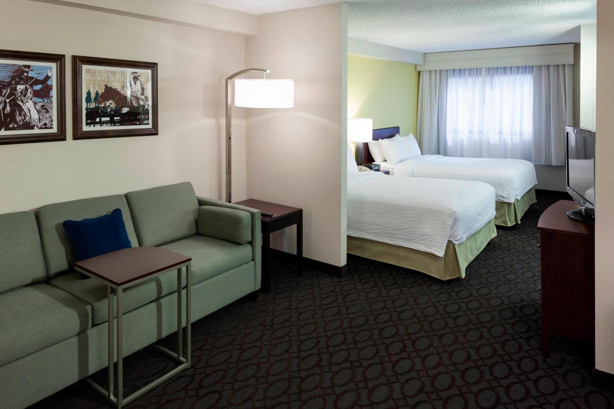 Springhill Suites By Marriott Dallas Downtown / West End Exterior photo